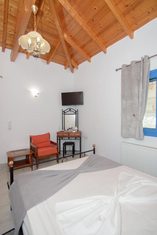 Samian Thalia Apartment Pagondas Екстериор снимка